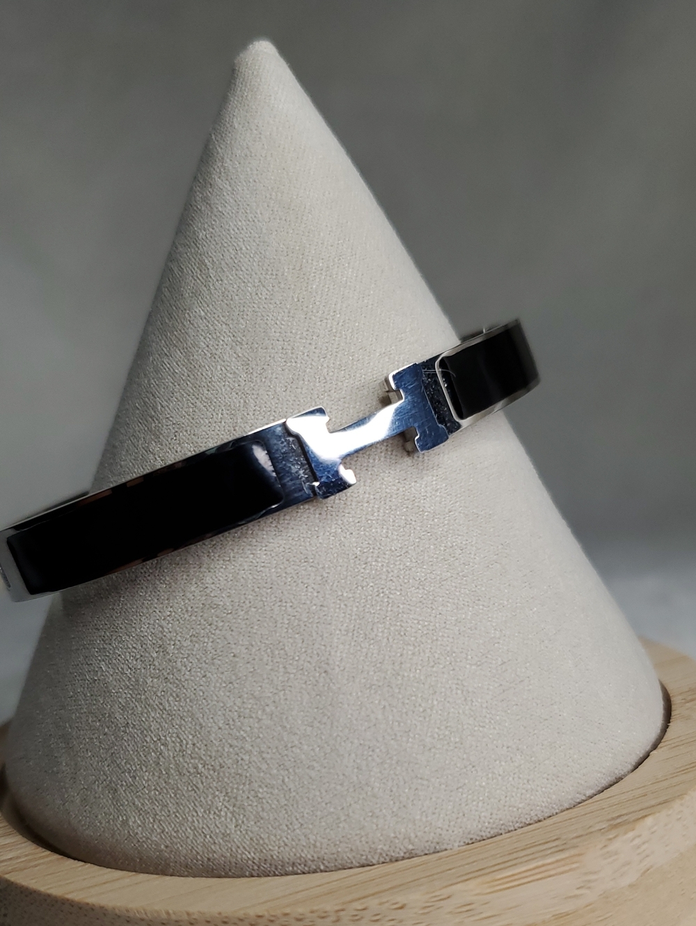 Fashion Jewelry Black and Silver Hinge Cuff Bracelet